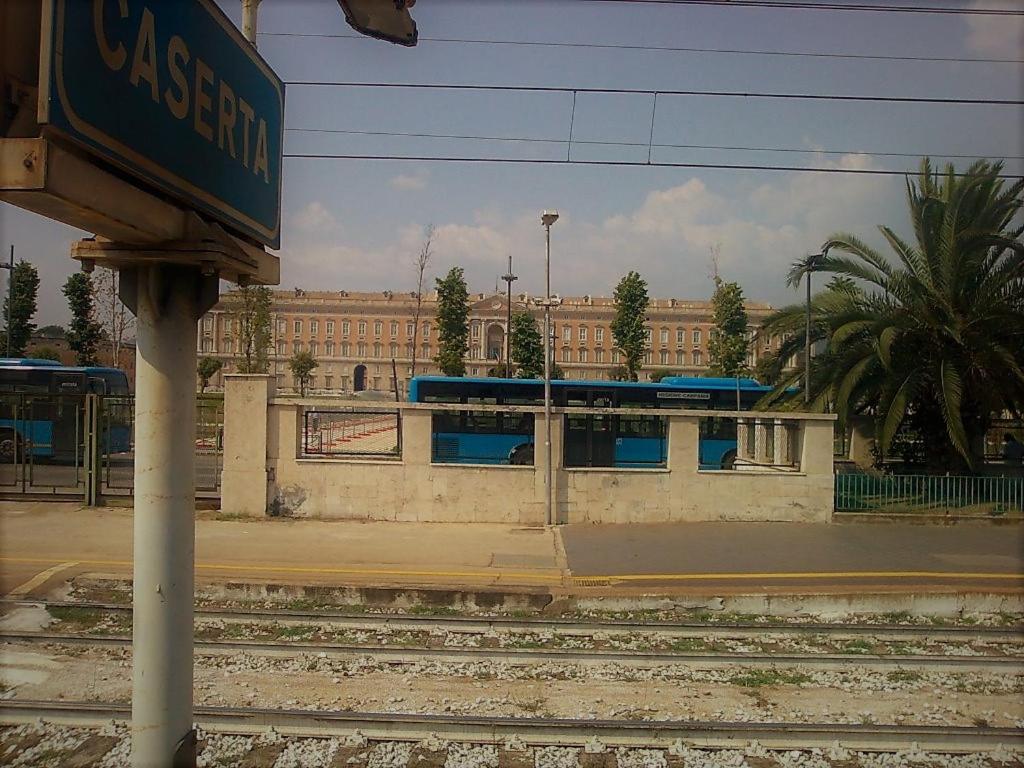 B&B Stazione La Reggia Caserta Buitenkant foto